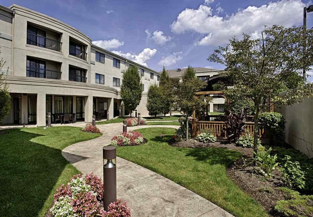 Courtyard At Monmouth Shores Corporate Park Hotel Wall