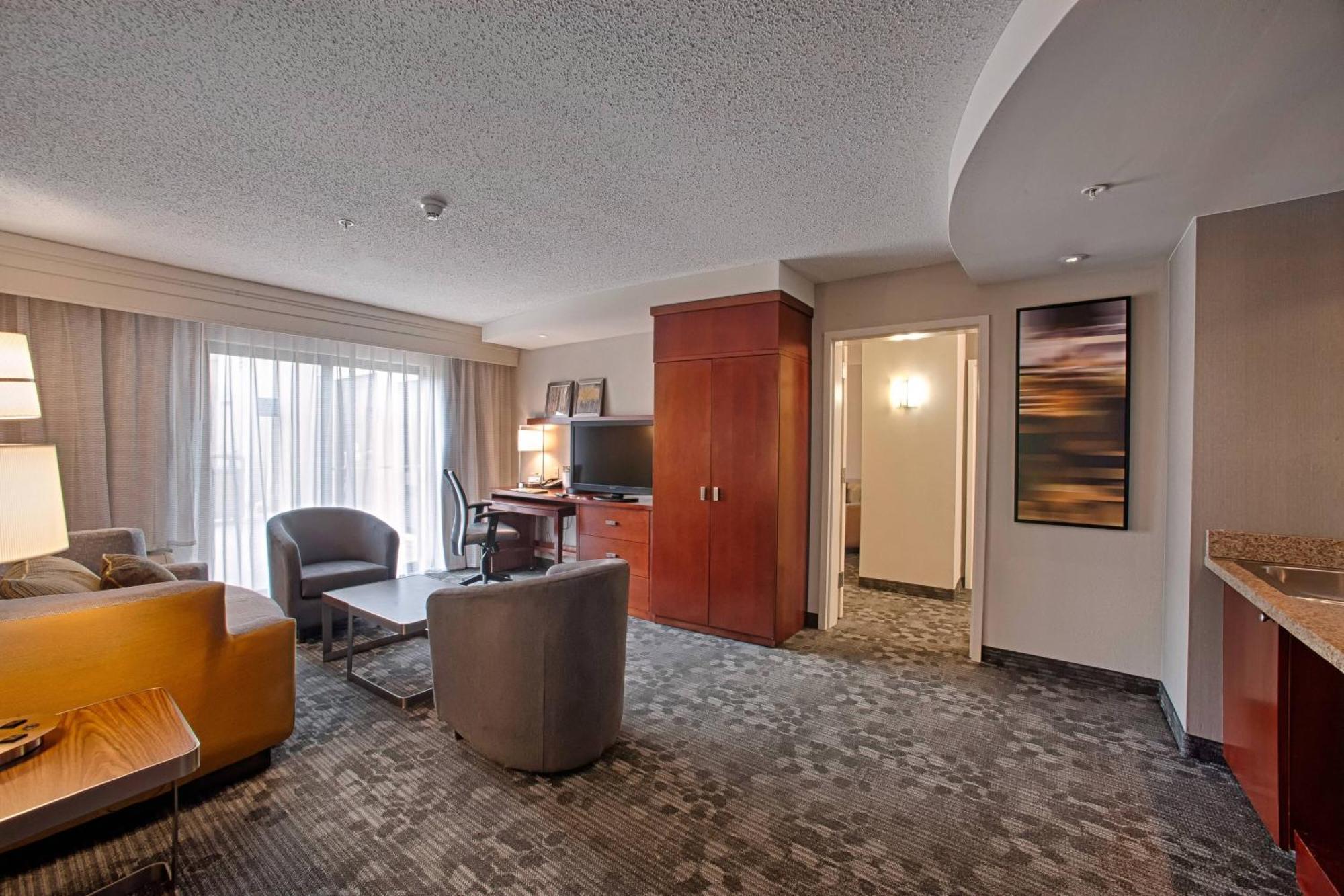 Hotel Courtyard At Monmouth Shores Corporate Park