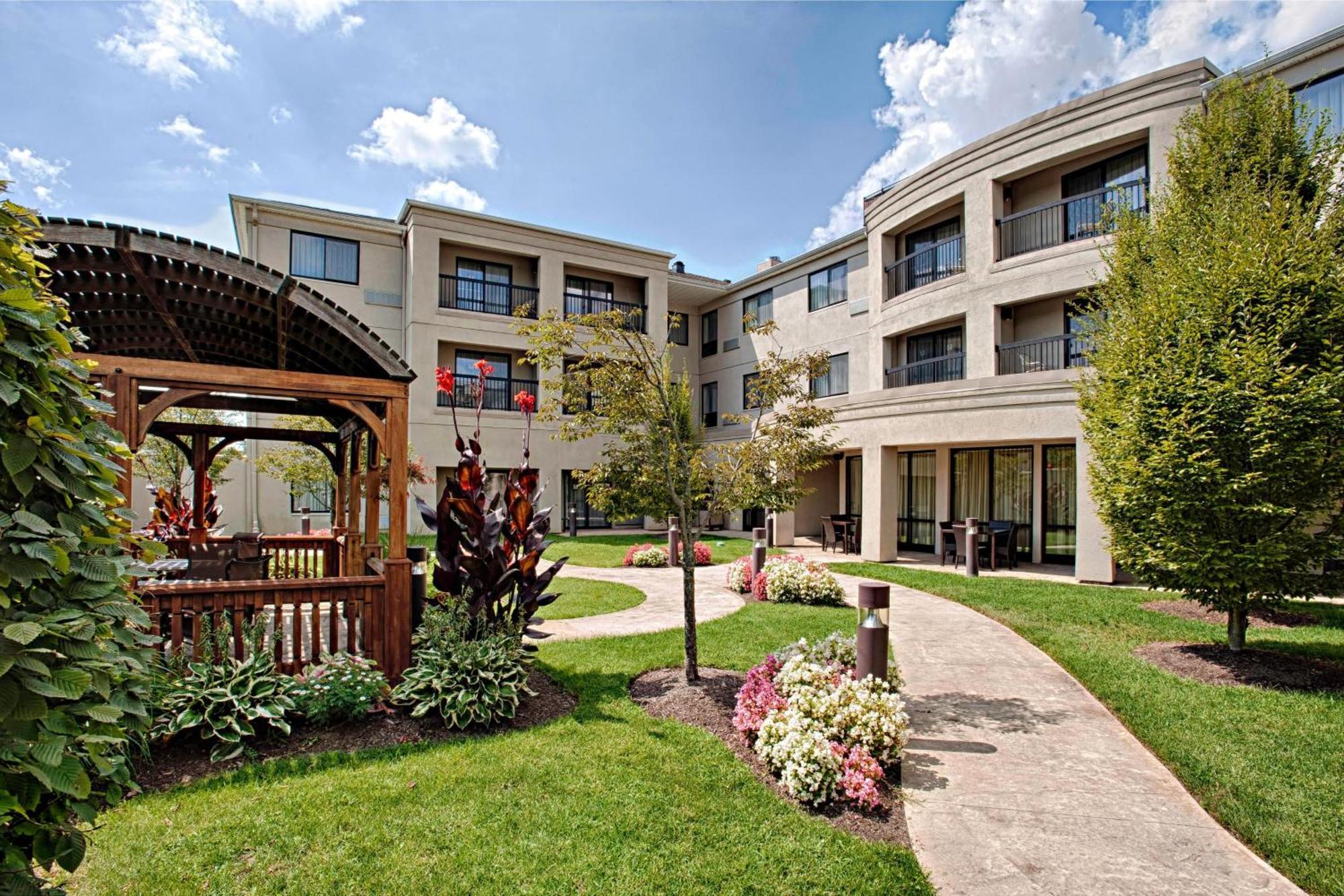 Courtyard At Monmouth Shores Corporate Park 3* Wall