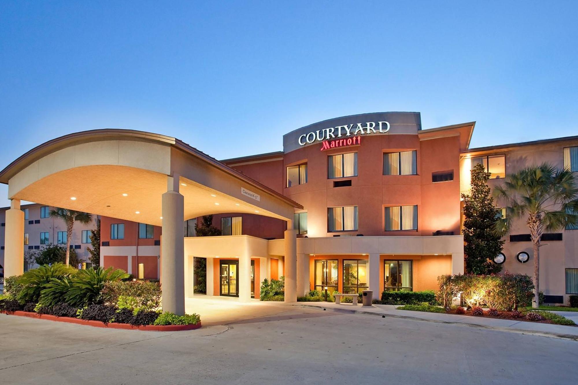 Courtyard At Monmouth Shores Corporate Park Hotel Wall