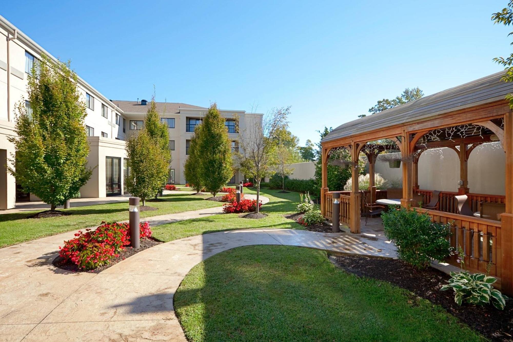 Courtyard At Monmouth Shores Corporate Park Hotel 3*