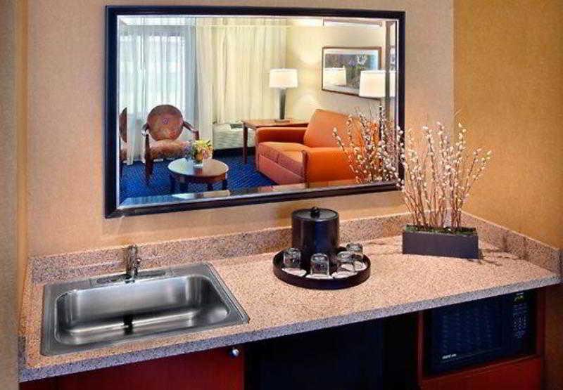 Courtyard At Monmouth Shores Corporate Park 3*