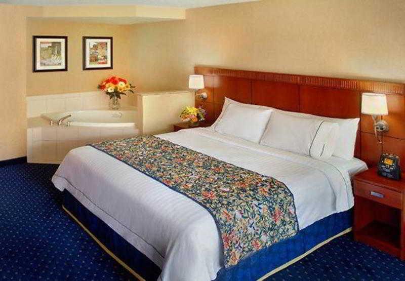 Hotel Courtyard At Monmouth Shores Corporate Park
