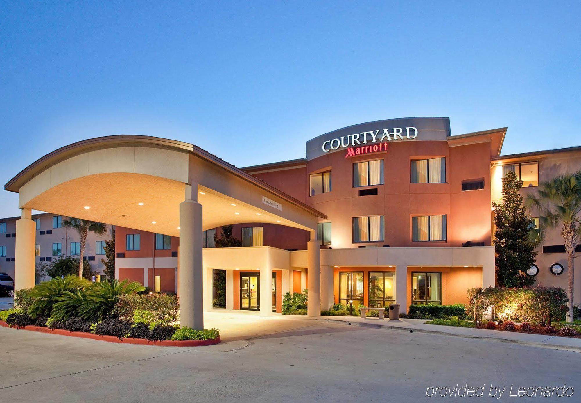 Courtyard At Monmouth Shores Corporate Park Hotel Wall