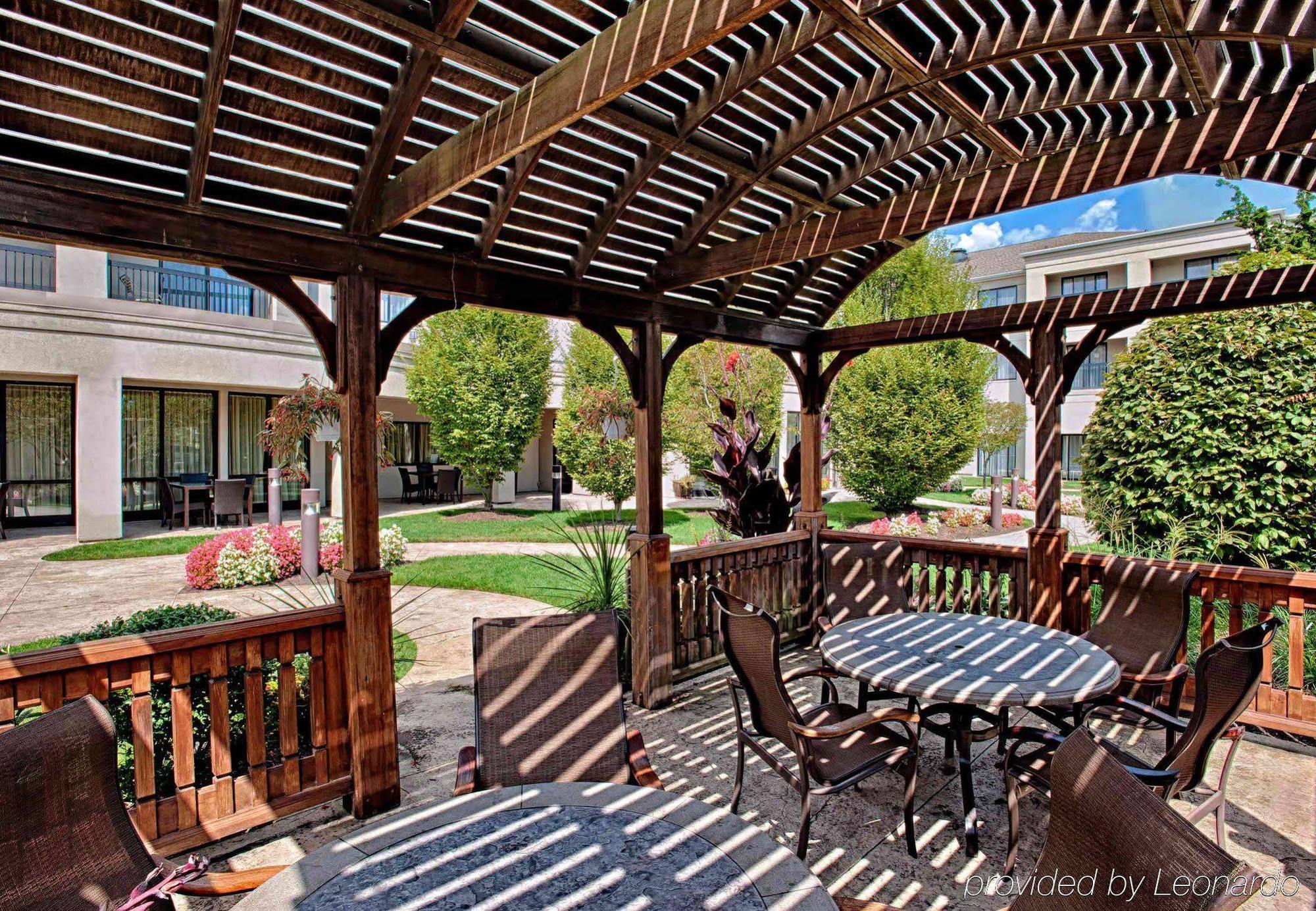 Courtyard At Monmouth Shores Corporate Park Hotel 3*